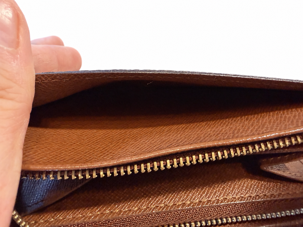 Louis Vuitton Vintage Monogram Bifold Medium Wallet – Brown Monogram Canvas