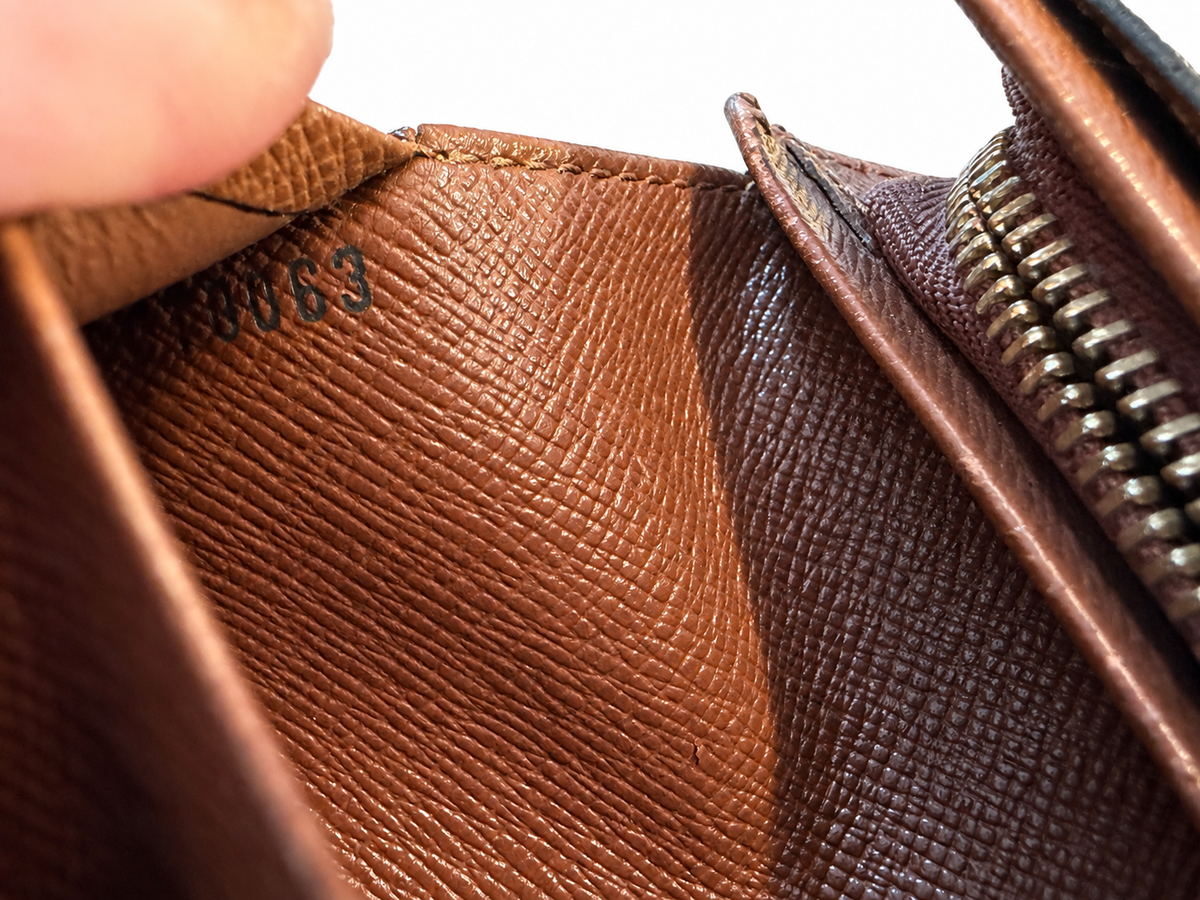 Louis Vuitton Vintage Monogram Bifold Medium Wallet – Brown Monogram Canvas