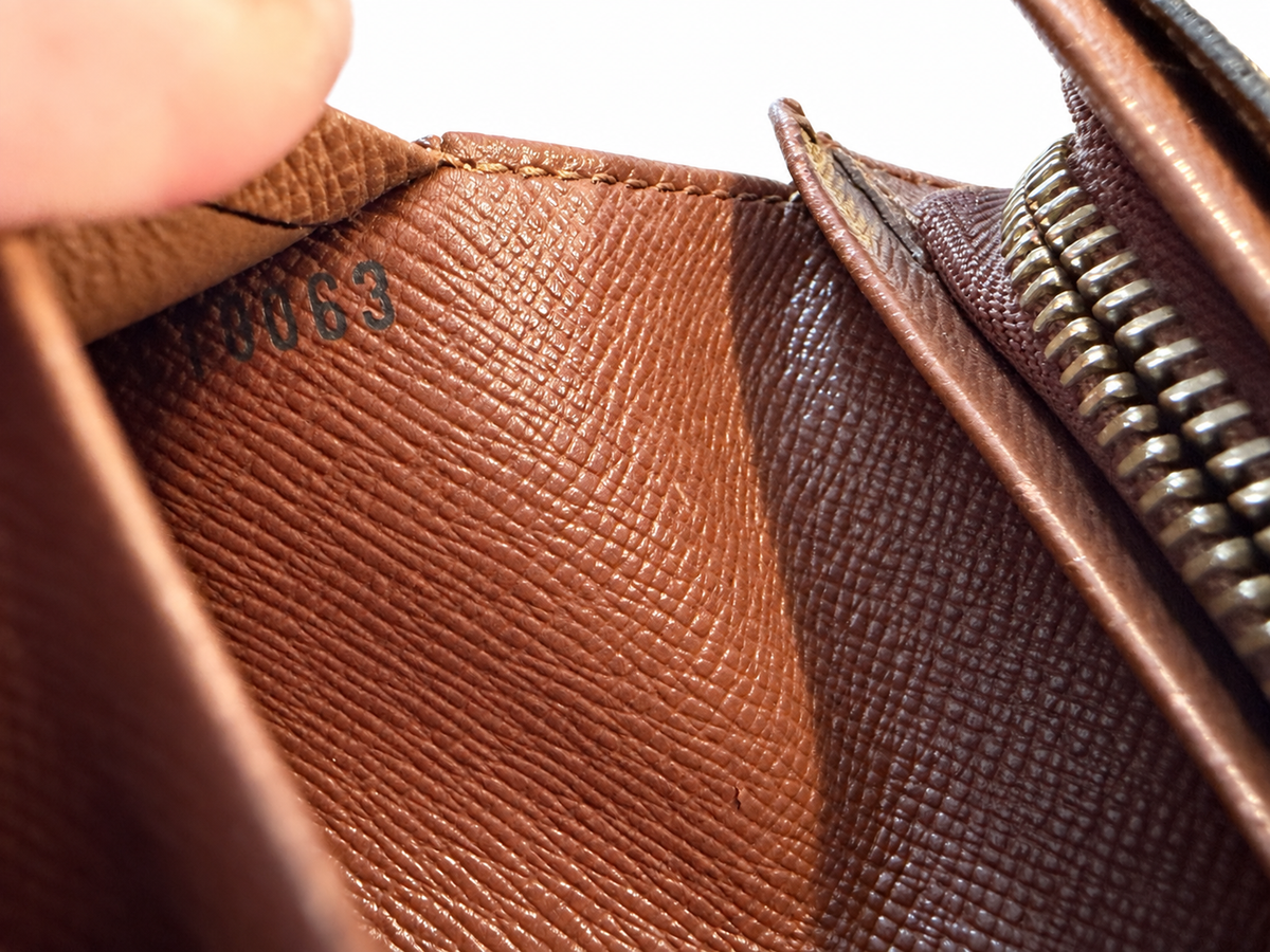 Louis Vuitton Vintage Monogram Bifold Medium Wallet – Brown Monogram Canvas